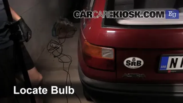 1993 Opel Astra F 1.4L 4 Cyl. Éclairage Feu antibrouillard (remplacer l'ampoule)